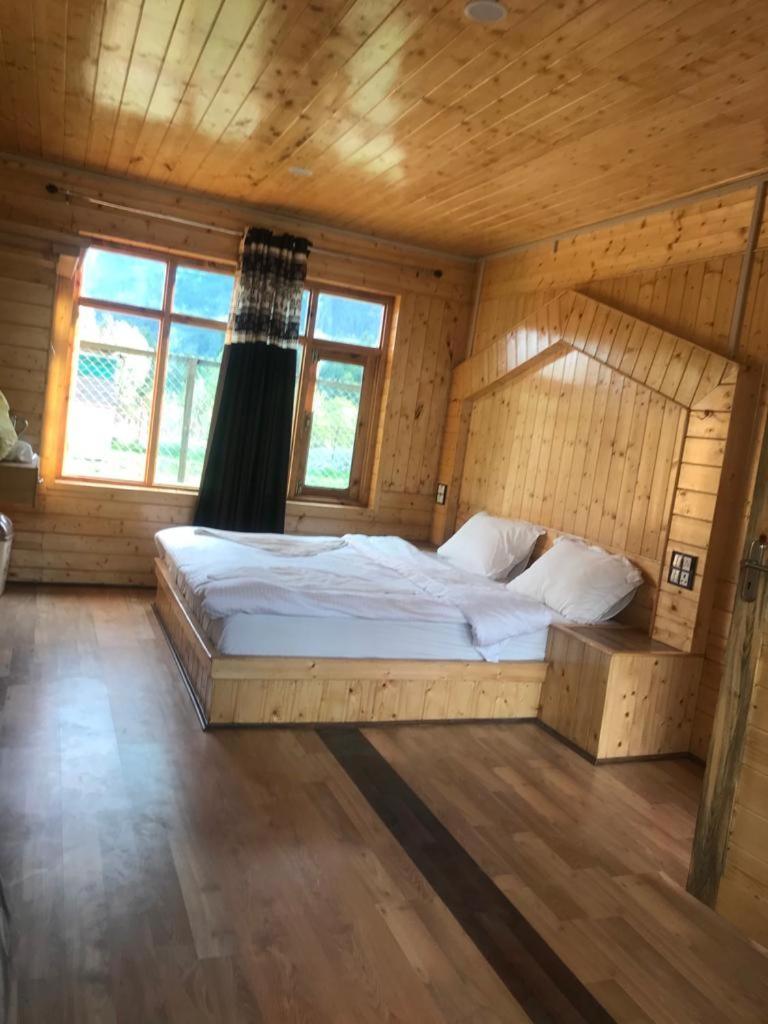 Pine Palace Resort Pahalgām Екстериор снимка